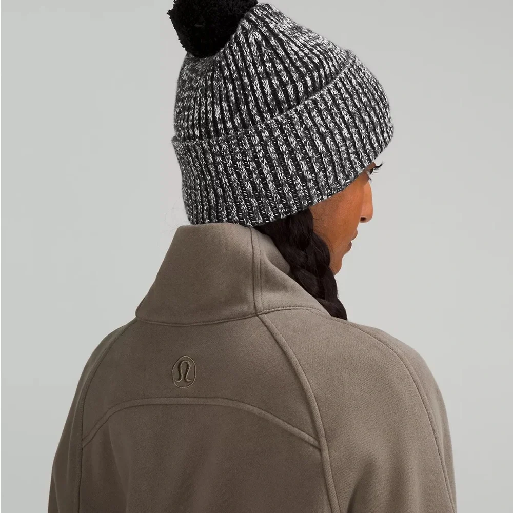 lululemon Textured Fleece-Lined Knit Beanie - Picture 4 of 7